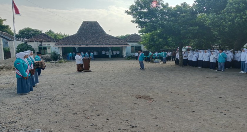 Matsama MTs Al - Urwatul Wutsqo Jombang Menumbuhkan Semangat Qur’ani, Merajut Masa Depan Madrasah Maju, Bermutu, dan Mendunia.